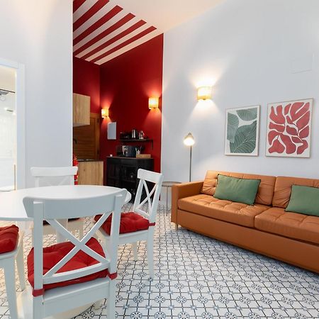 The Little Village Apartments Валенсия Экстерьер фото