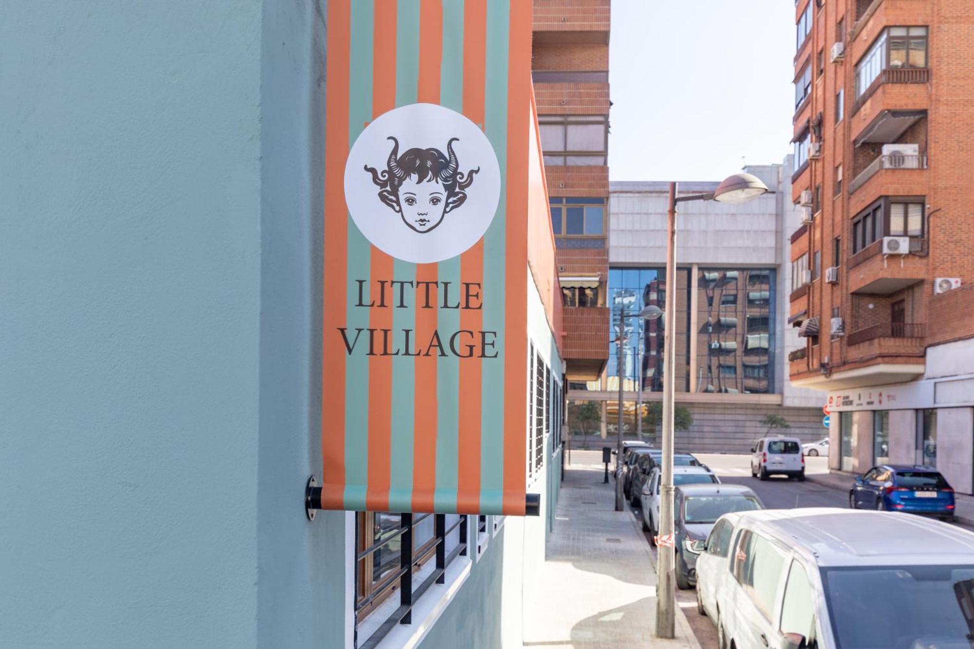 The Little Village Apartments Валенсия Экстерьер фото