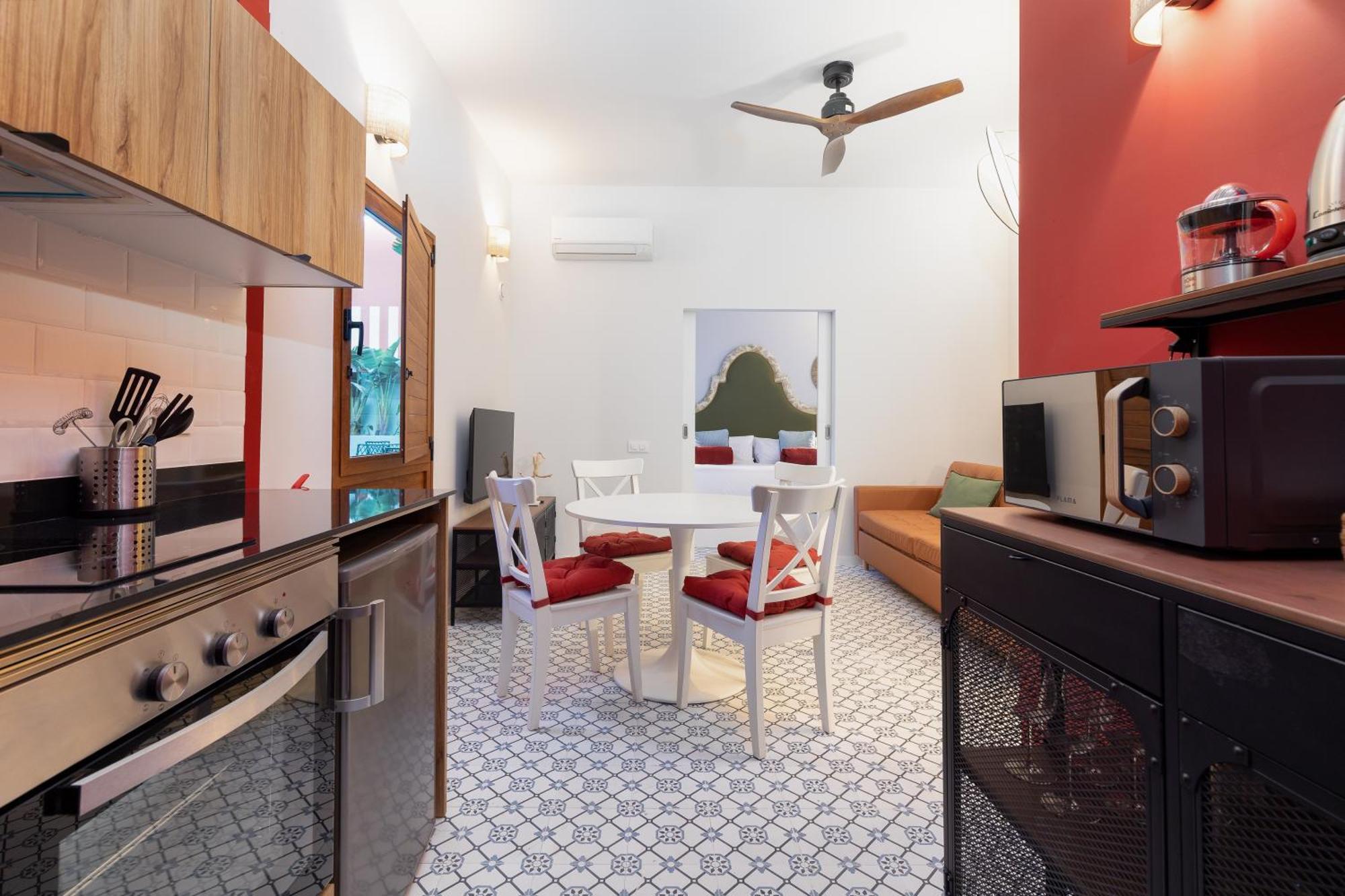 The Little Village Apartments Валенсия Экстерьер фото