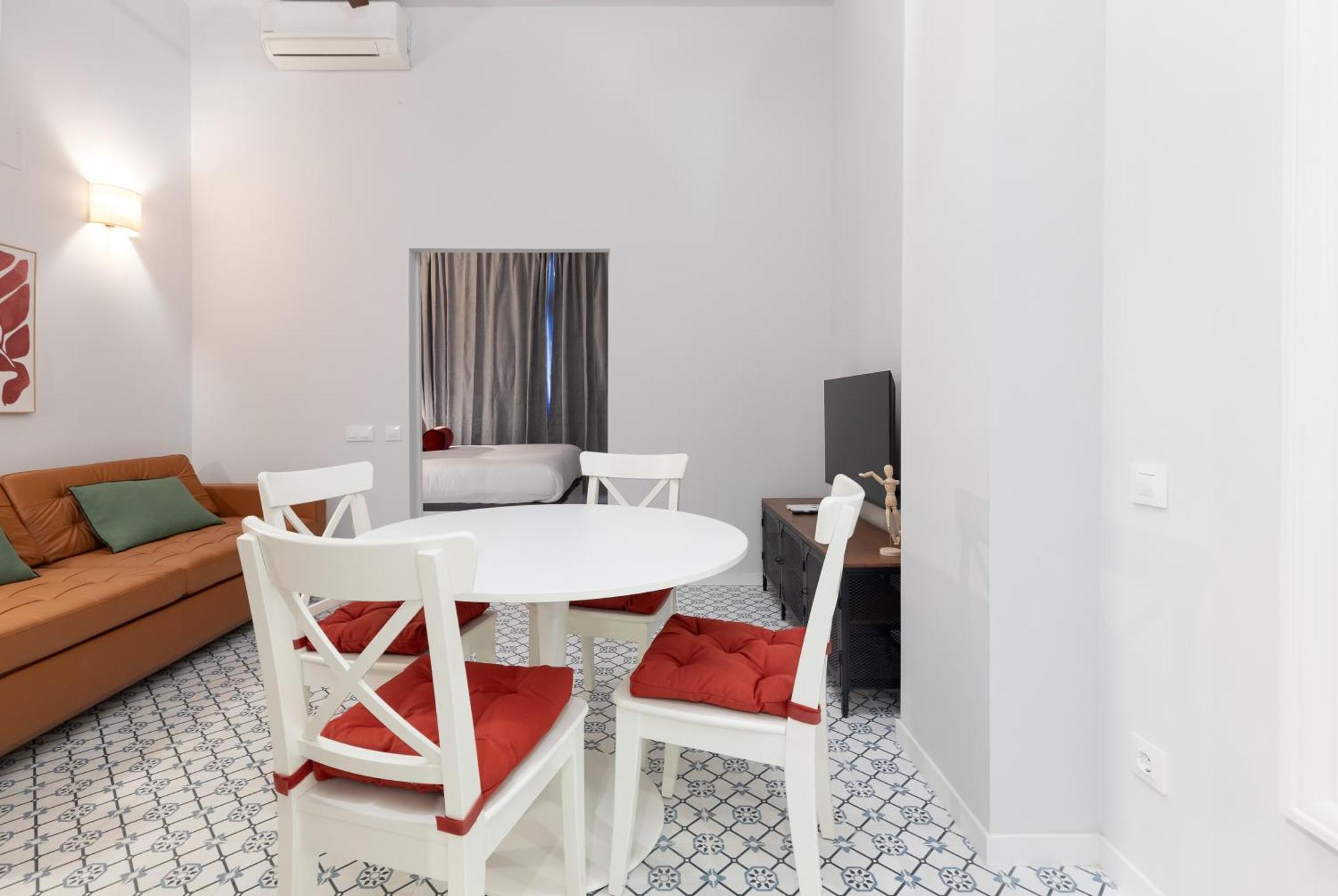 The Little Village Apartments Валенсия Экстерьер фото