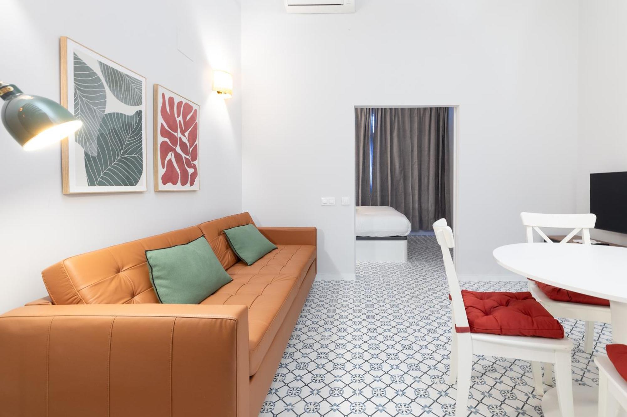The Little Village Apartments Валенсия Экстерьер фото